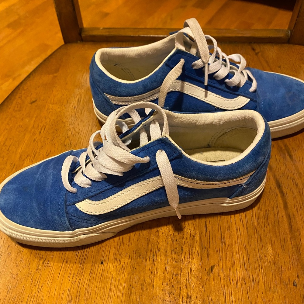 Woman’s suede blue Vans size 5.5